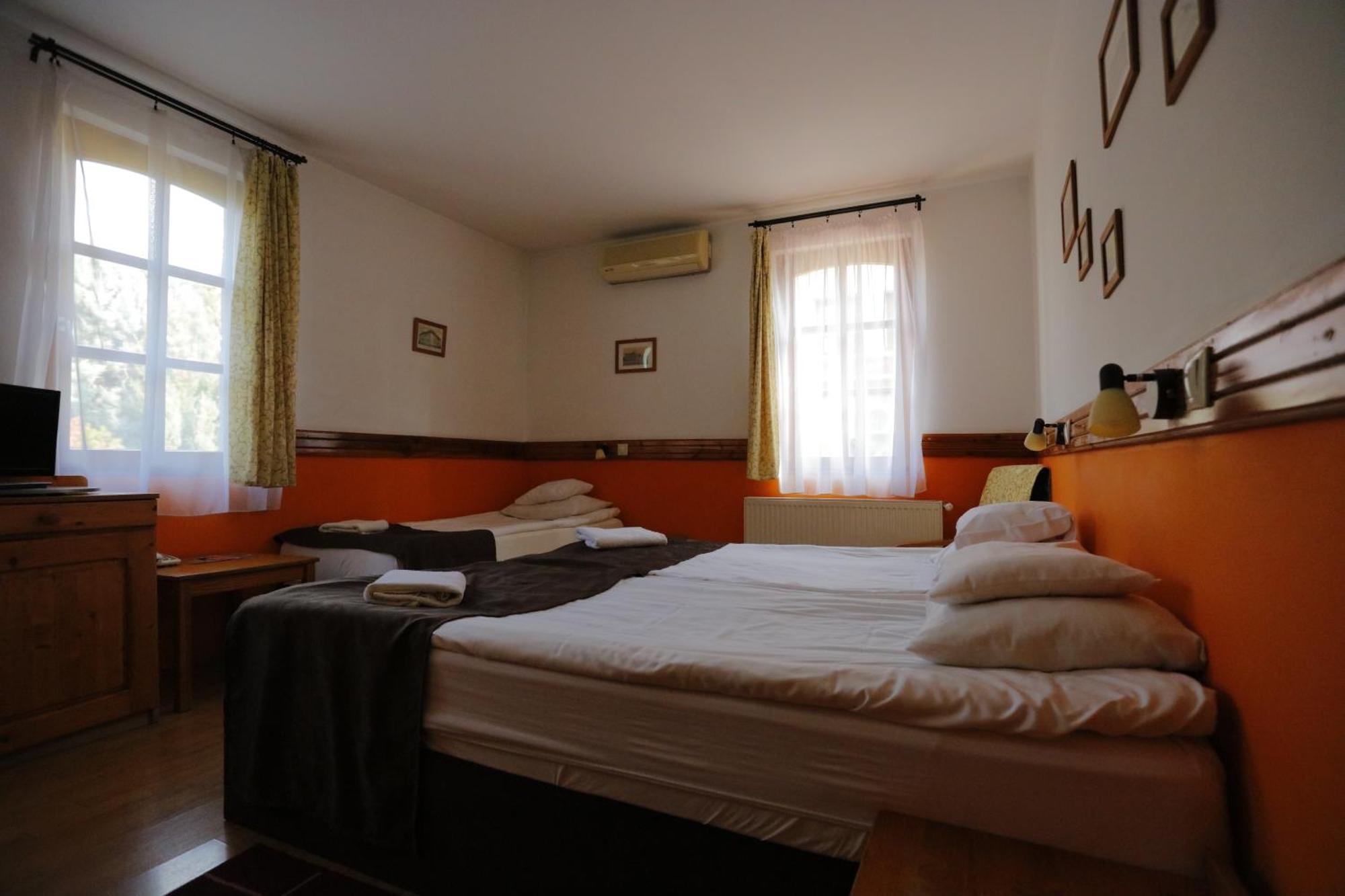 Hotel Szent Istvan Eger Bagian luar foto